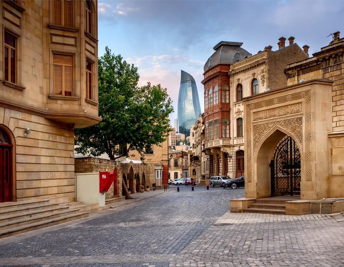 Bakü’nün Tarihi Mirası ve Azerbaycan’ın Modern Yüzü