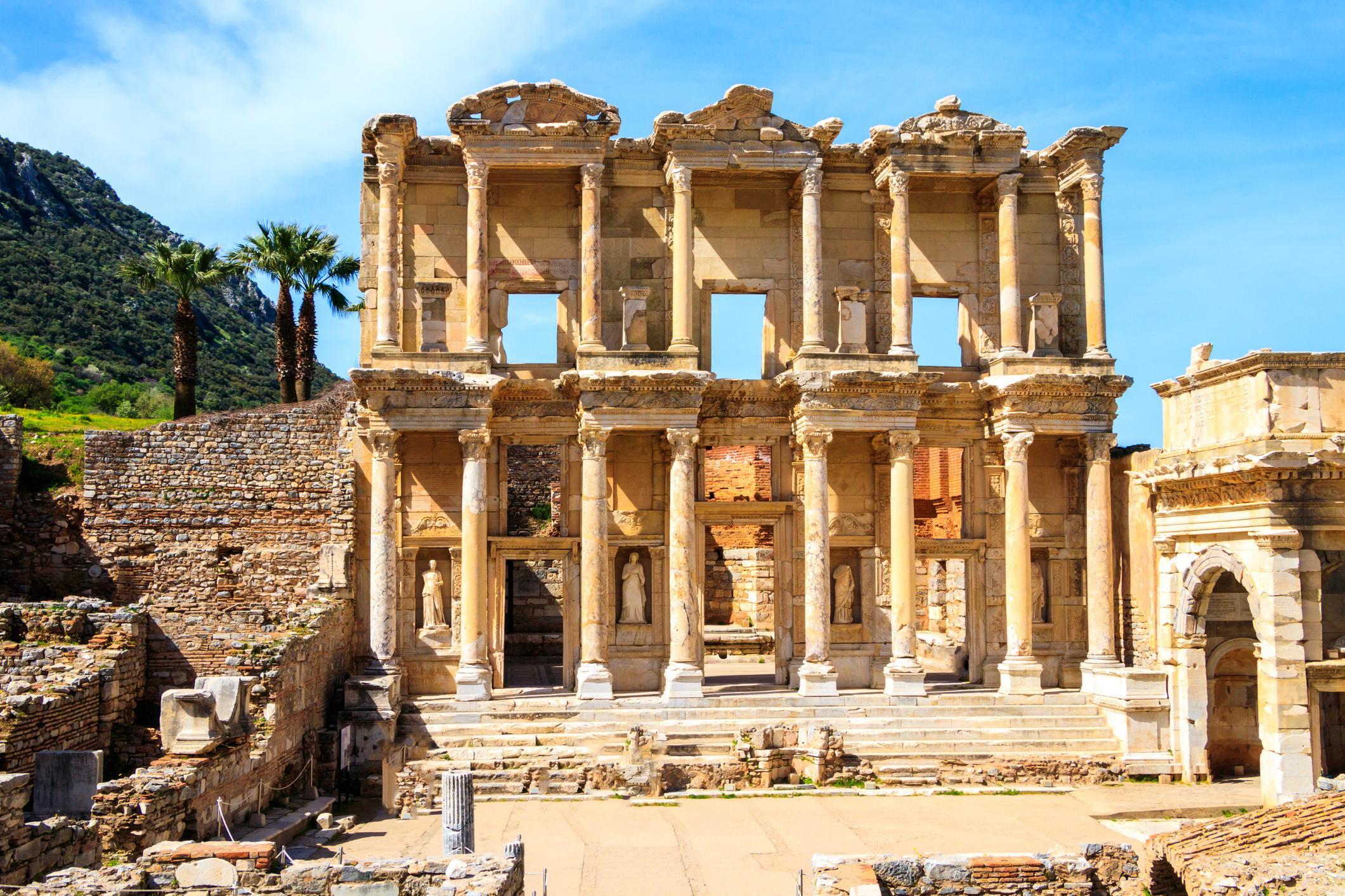 Kuşadası'nın En Popüler Tatil Otelleri ve Ege'de Unutulmaz Bir Yaz