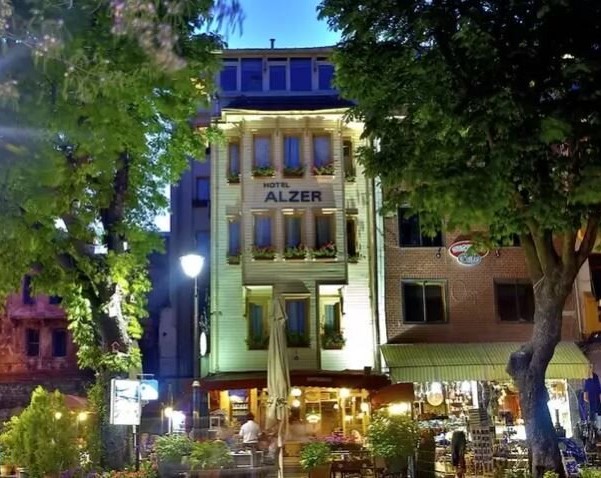 Alzer Hotel