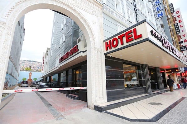 Life Corner Hotel