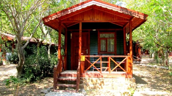 Eden Bungalows And Beach