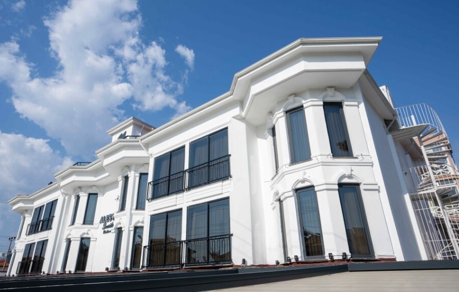 Alesta Seaside Residence