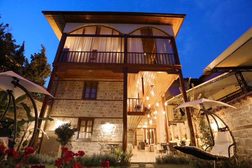 Char Me Boutique Hotel