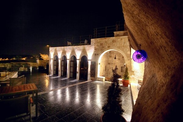 1811 Cave Hotel