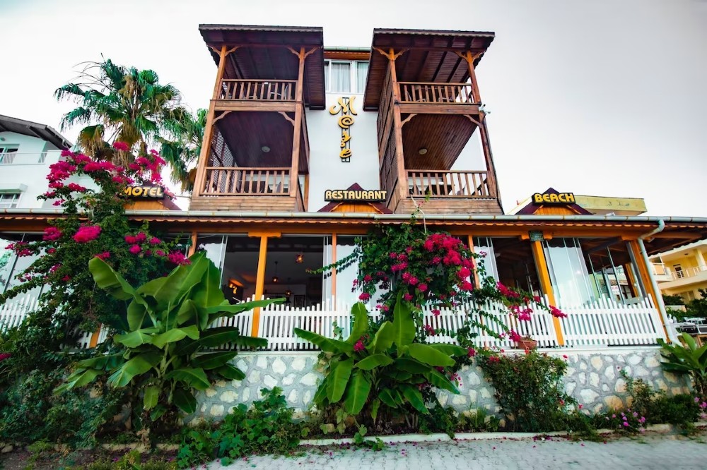 Moşe Otel Beach