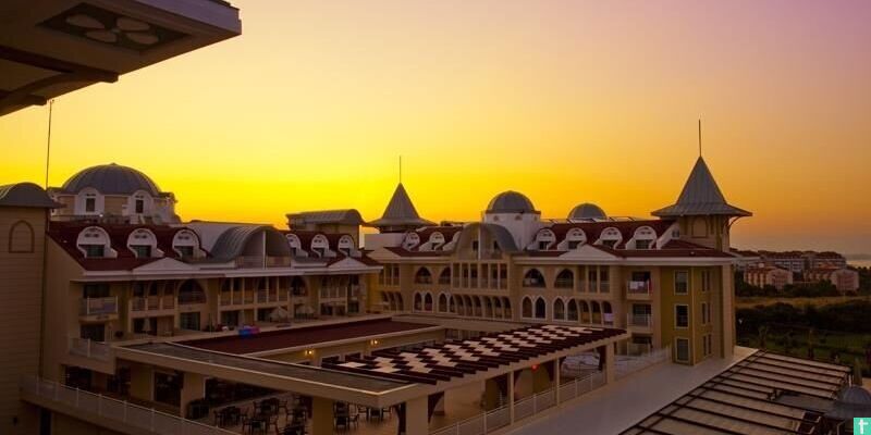 Side Star Resort