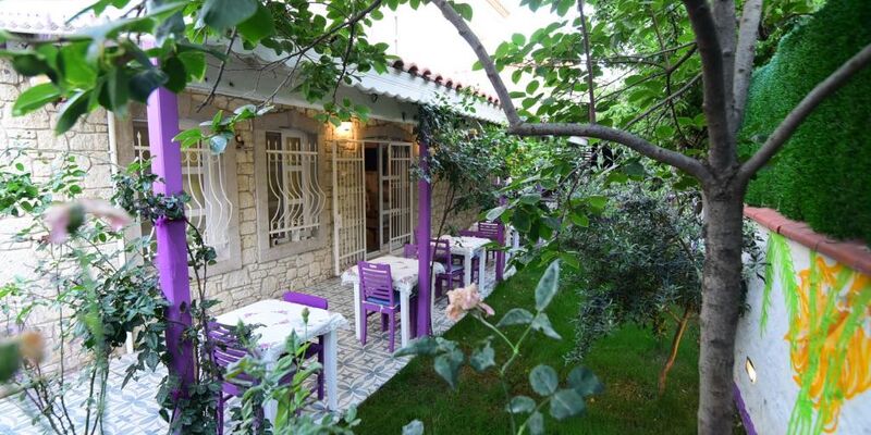 Alaçatı Mor Salkım Konağı