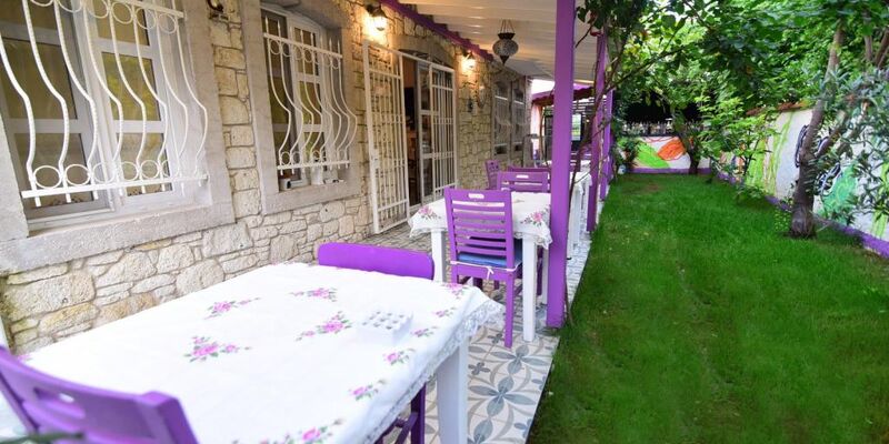 Alaçatı Mor Salkım Konağı