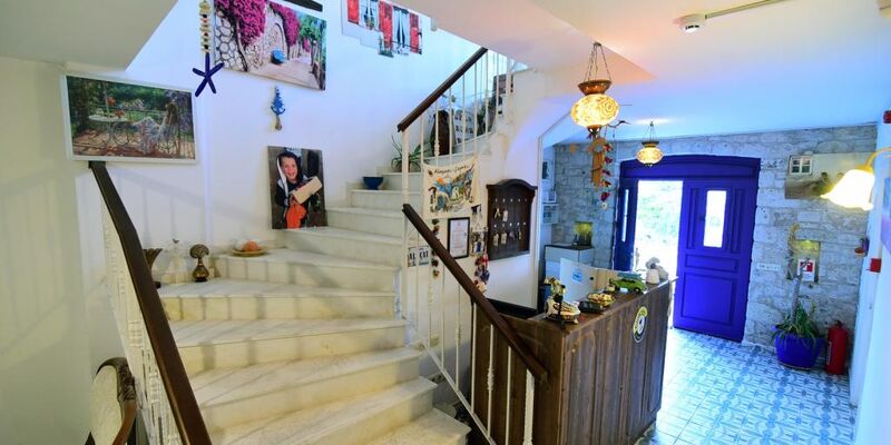 Alaçatı Mor Salkım Konağı