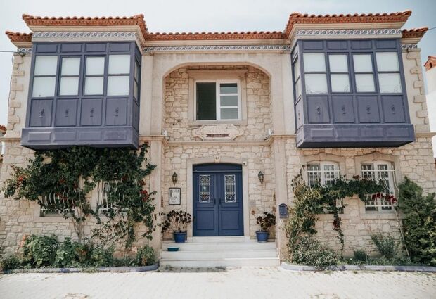 Alaçatı Mor Salkım Konağı
