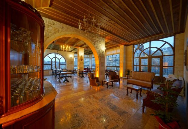 Serenus Cave Suites Otel