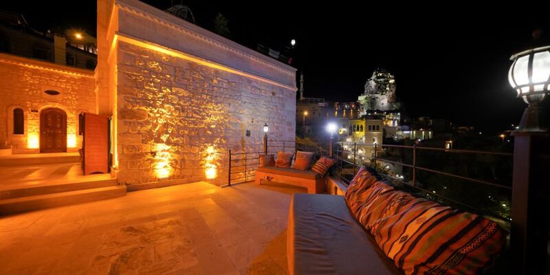 Serenus Cave Suites Otel