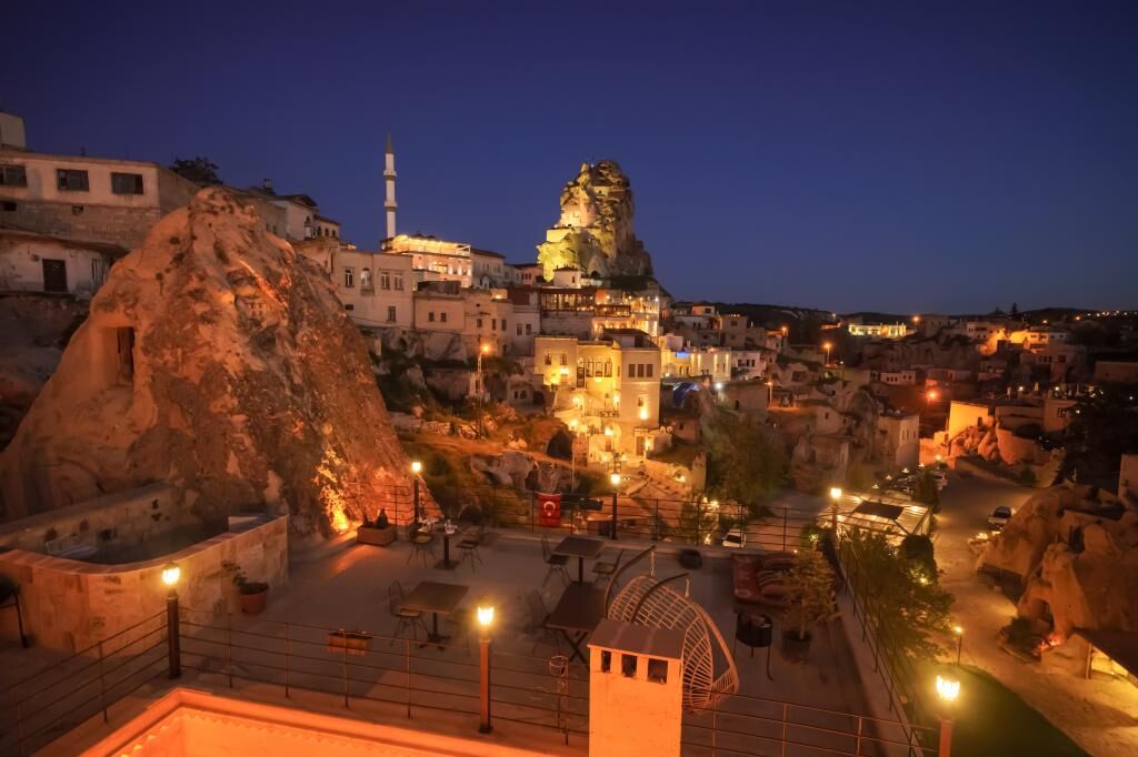 Serenus Cave Suites Otel