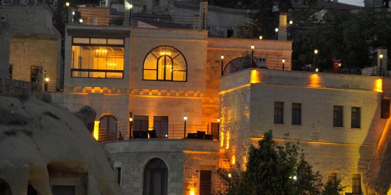 Serenus Cave Suites Otel