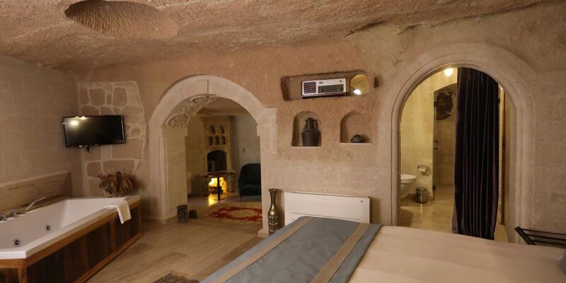 Misty Cave Hotel