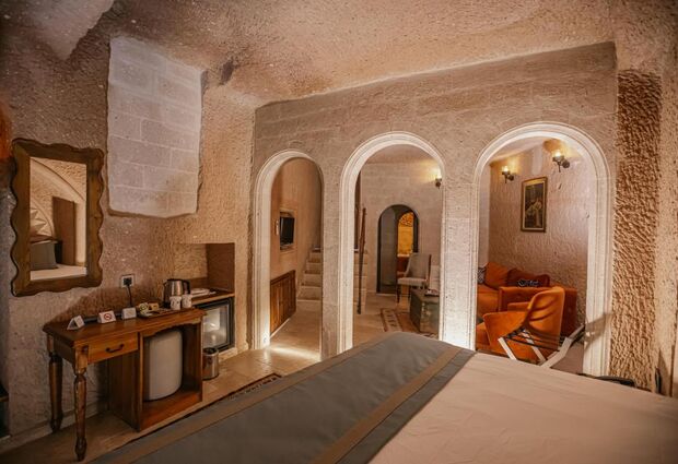 Misty Cave Hotel
