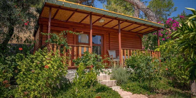 Felicity Hotel & Bungalows