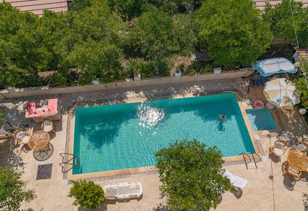 Felicity Hotel & Bungalows