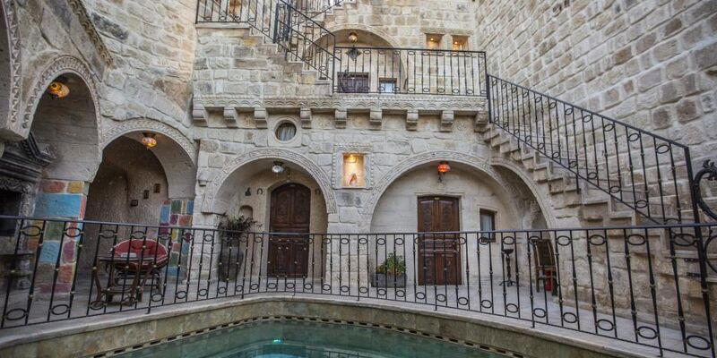 Capp Royal Cave Hotel
