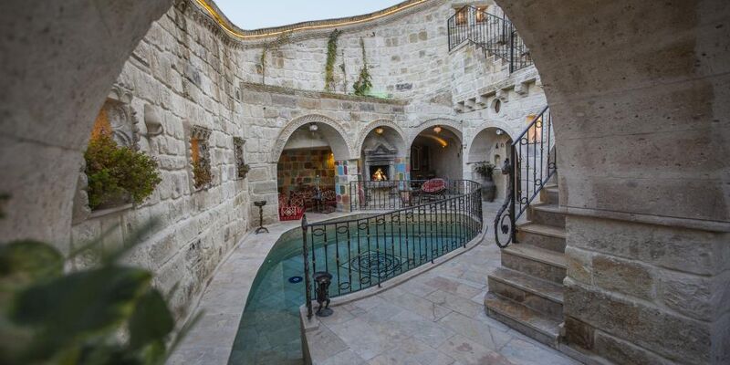 Capp Royal Cave Hotel
