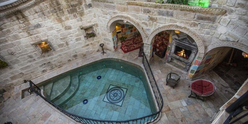 Capp Royal Cave Hotel