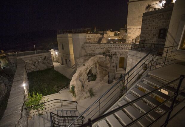 Helike Cave Hotel