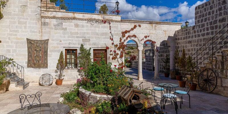 Sinasos Palace Cave Hotel