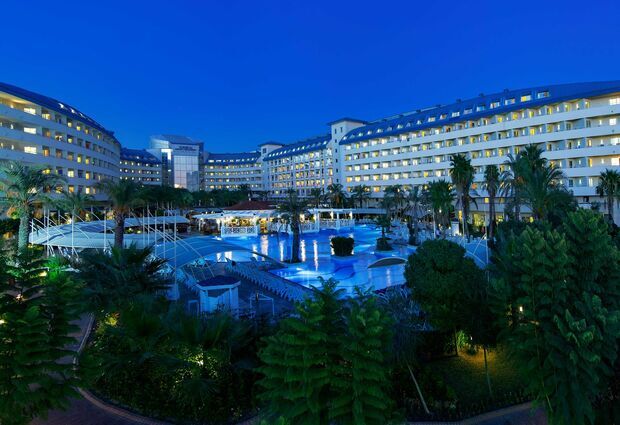 Crystal Admiral Resort Suites & Spa