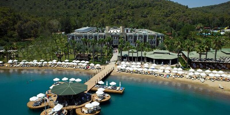Crystal Green Bay Resort & Spa
