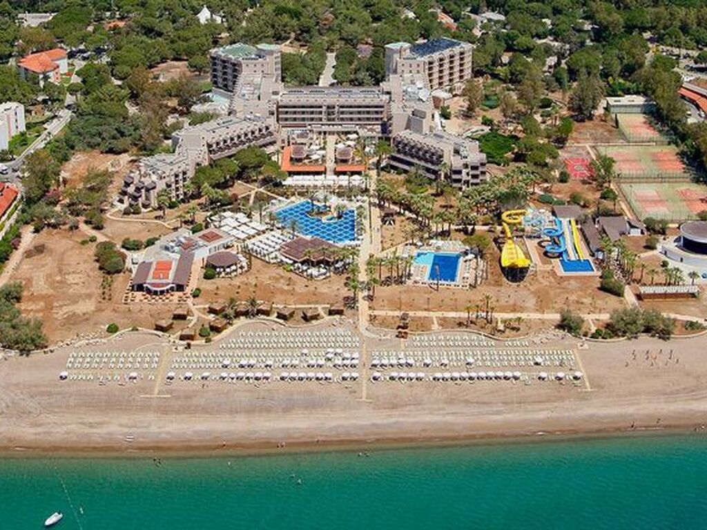 Crystal Tat Beach Golf Resort & Spa