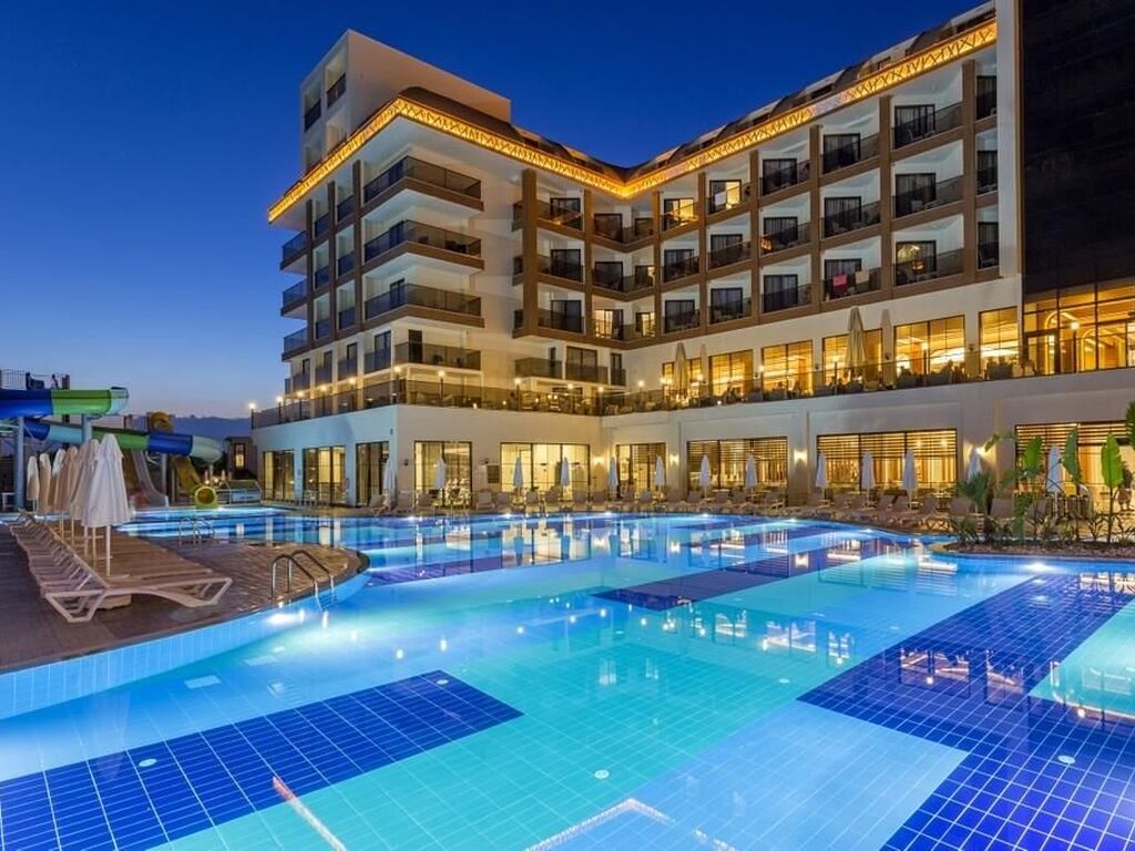 Glamour Resort & Spa