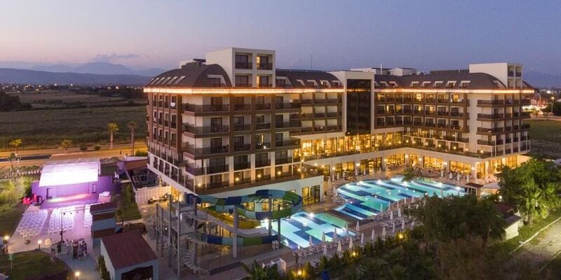 Glamour Resort & Spa
