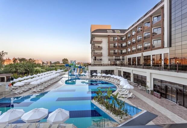 Glamour Resort & Spa