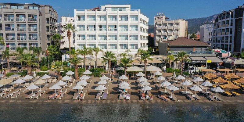 The Beachfront Hotel (+16)