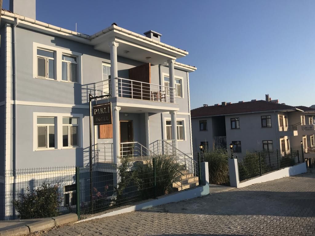 Parli Hotel