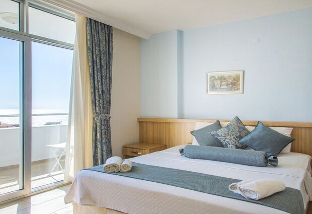 Ponz Hotel