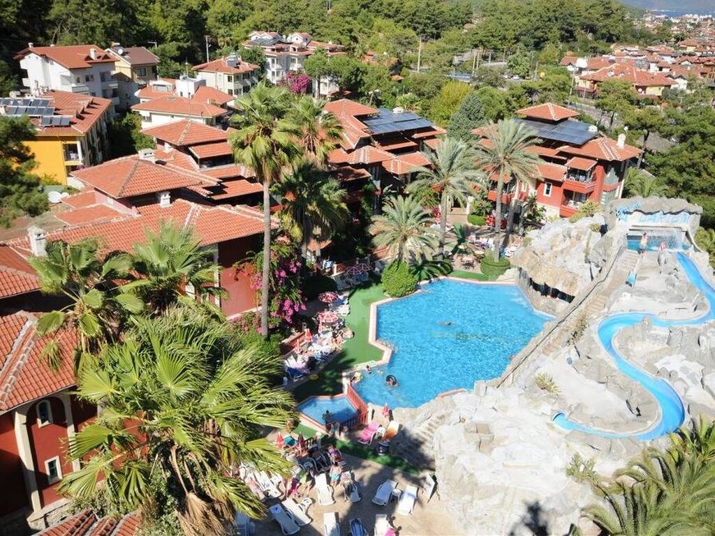 Grand Aquarium Hotel