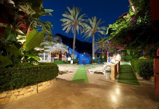 Grand Aquarium Hotel