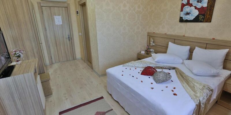 Grand Ayzek Hotel