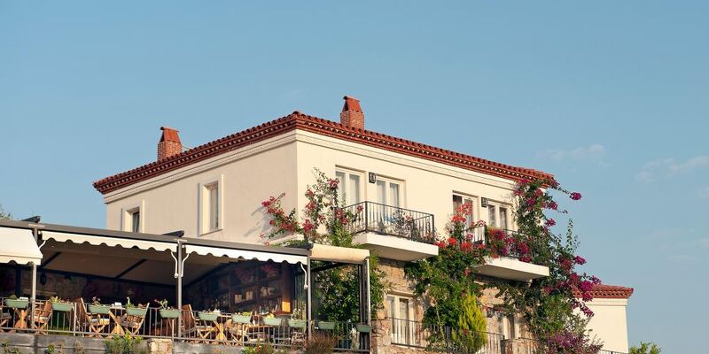 Swan Lake Otel
