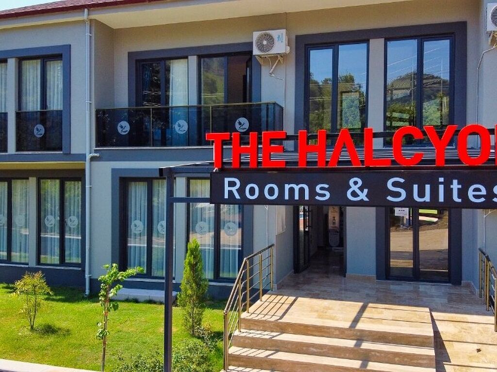 The Halcyon Rooms & Suites Hotel