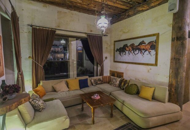 Kalsedon Cave Suites