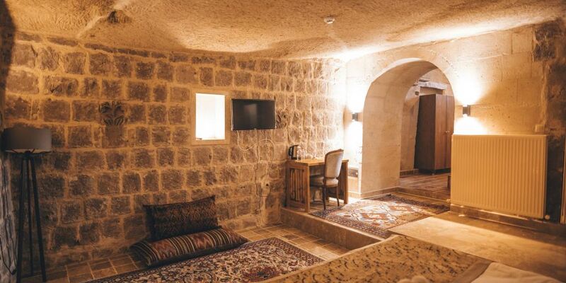 Kapalos Cave Suites