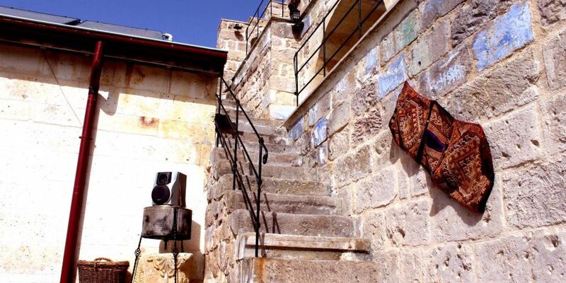 Kapalos Cave Suites