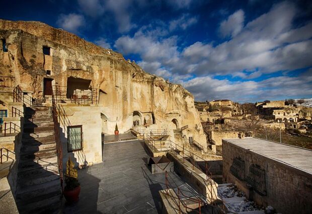 1811 Cave Hotel