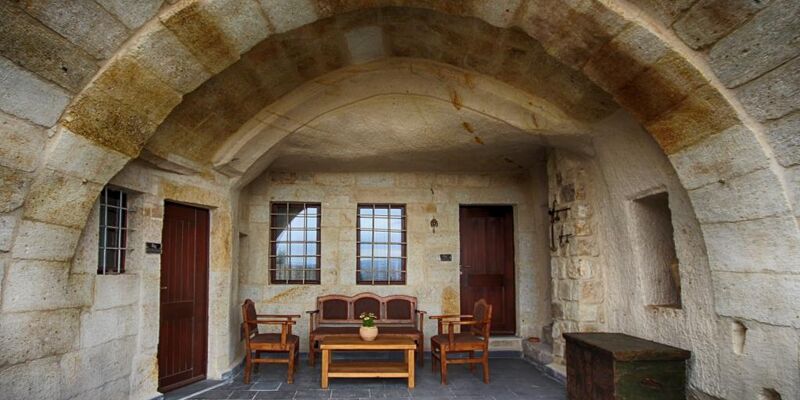 1811 Cave Hotel