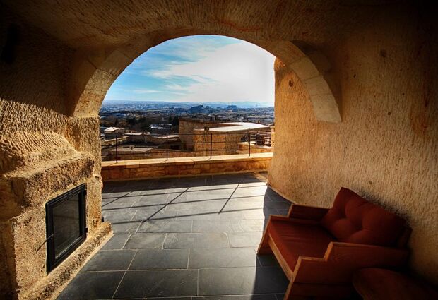 1811 Cave Hotel
