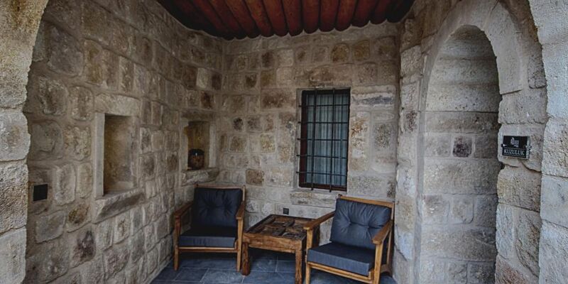 1811 Cave Hotel