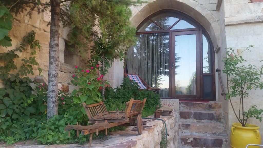 4 Oda Cave House