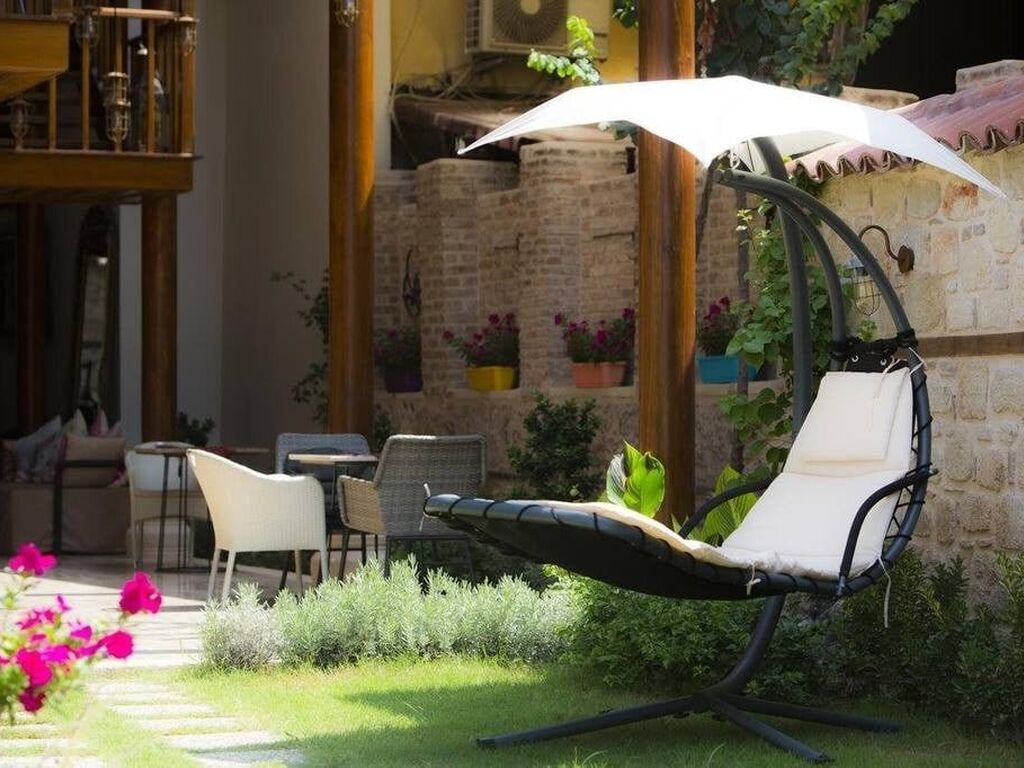 Char Me Boutique Hotel